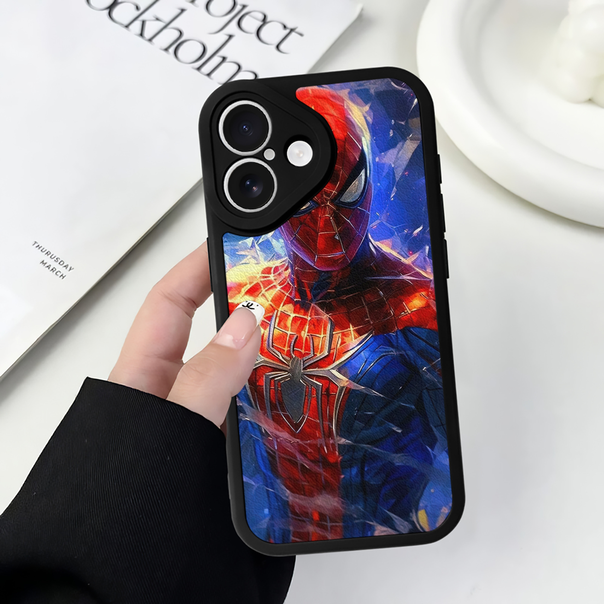 Spider Man スパイダーマン 【iPhone 16シリーズ対応】シリコンスマホケース（レザー調） 材質：シリコン